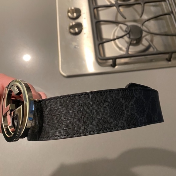 Brand new Gucci Belt. Worn twice. Have Gucci box and receipt to show it’s real - Picture 3 of 5